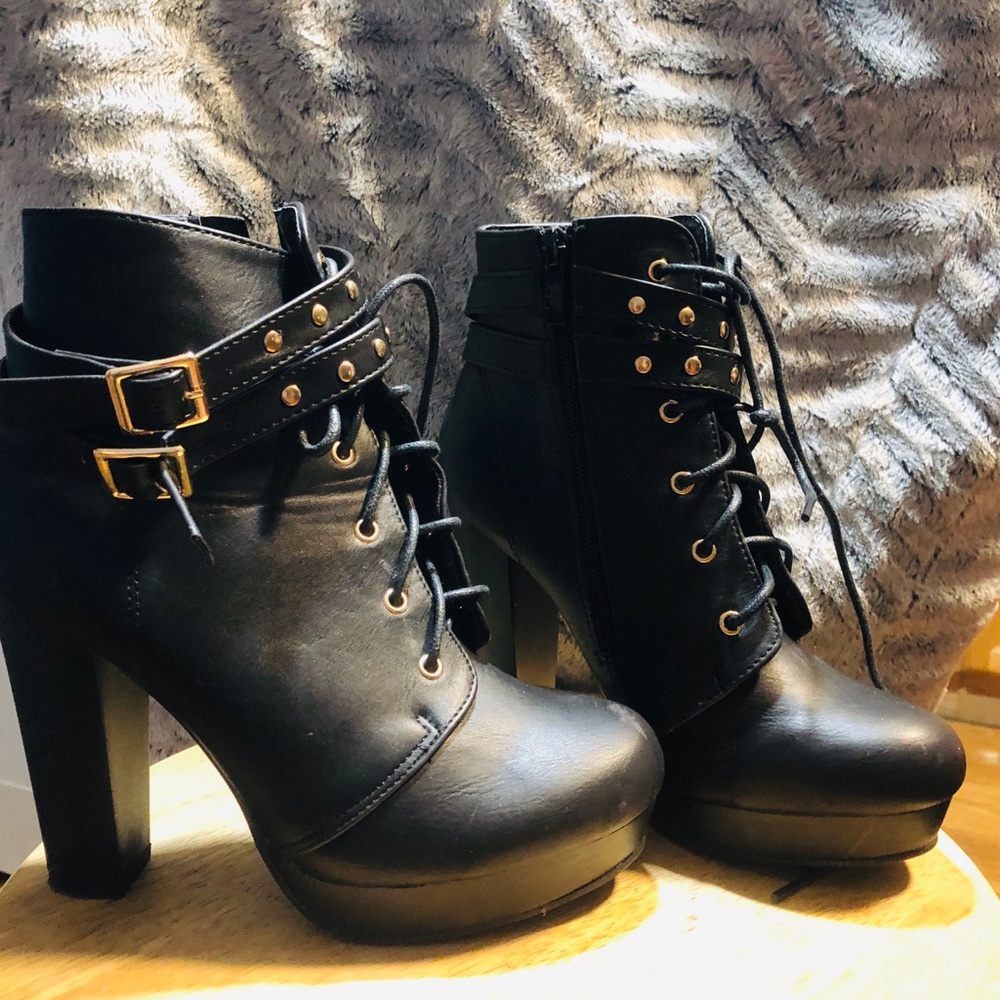 Stylish ankle boot with heel